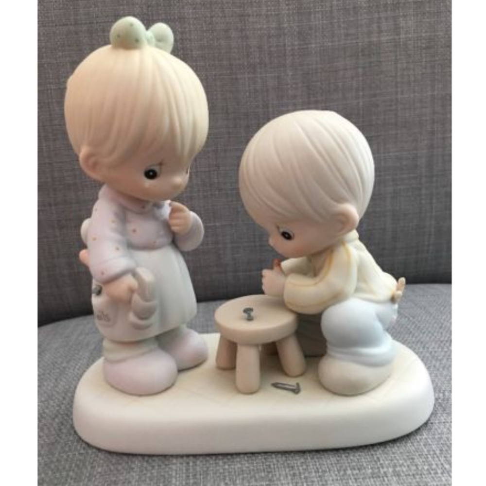 Precious Moments Thumb-Body Loves You 1990